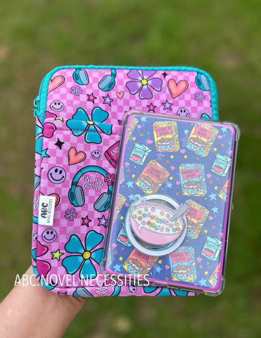 Kindle Sleeve - Checkered Bookish Design