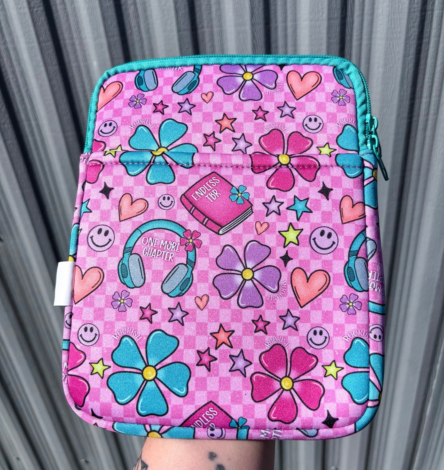 Kindle Sleeve - Checkered Bookish Design