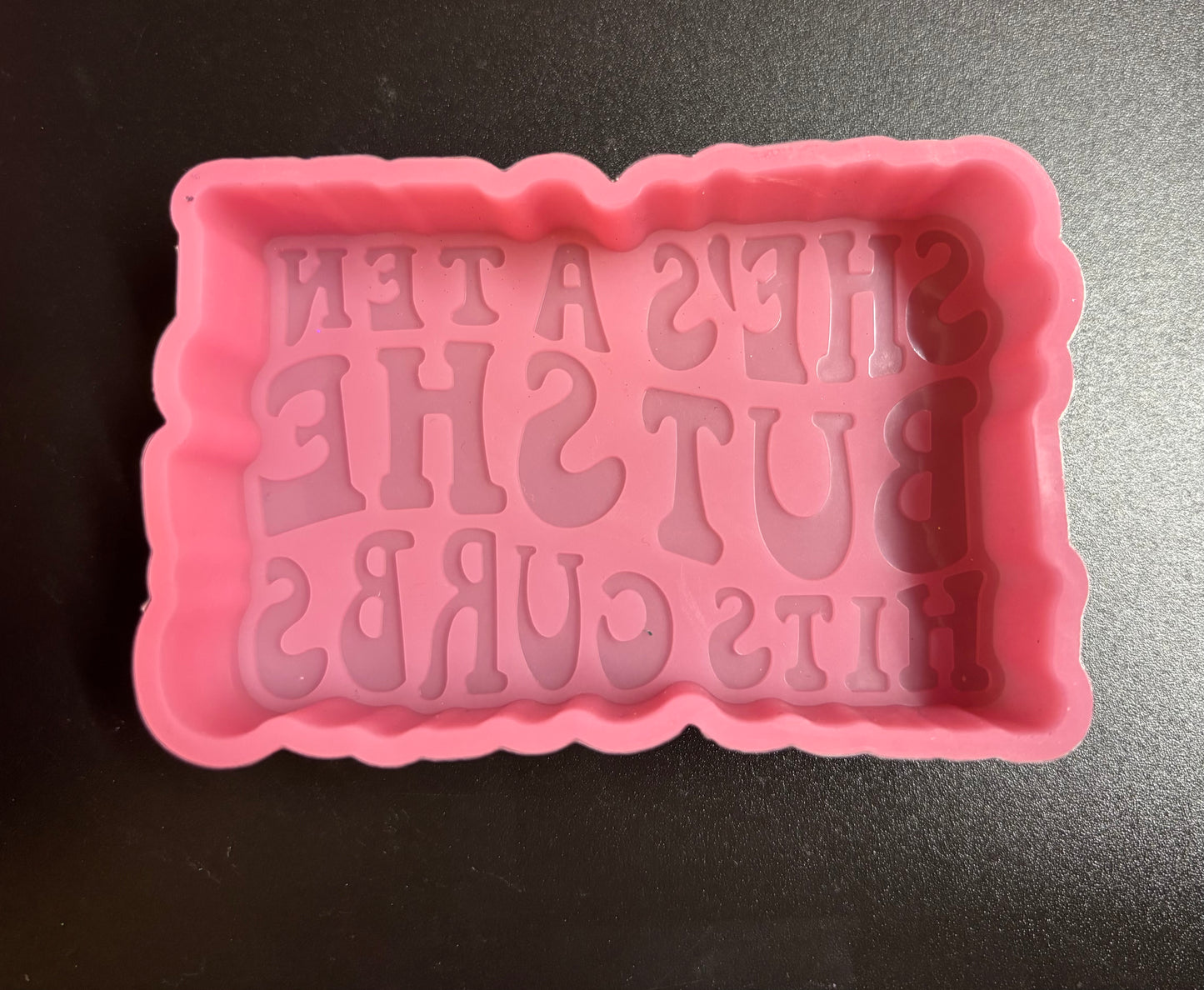 She’s a 10 (Amazon mold)